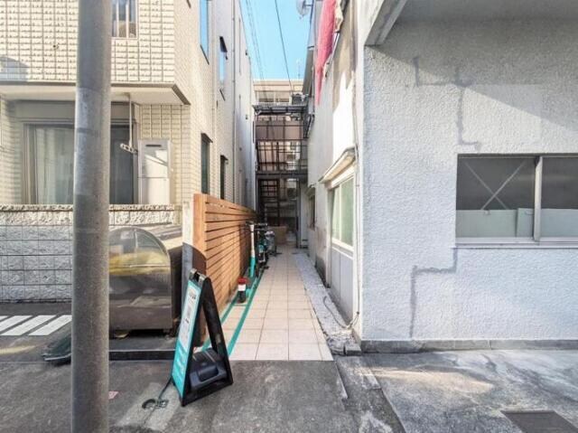 物件外観写真2　(エントランス )