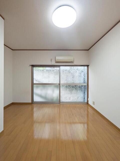 物件内観写真3　(居室、リビング )