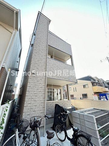 物件外観写真2　(外観は落ち着いています)