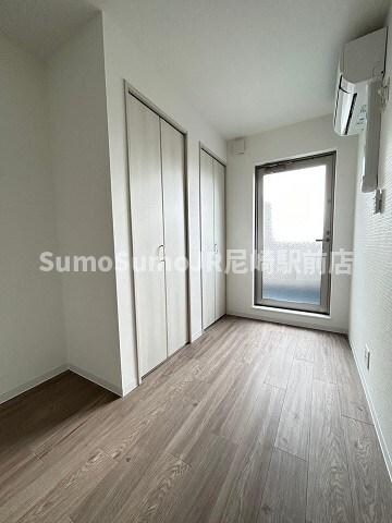 物件内観写真18　(こちらの居間で趣味の時間をお楽しみください)