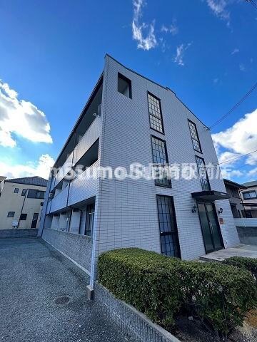 物件外観写真1　(落ち着いた雰囲気の外観です)