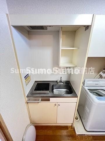 物件内観写真6　(コンパクトなキッチンで掃除もラクラク)