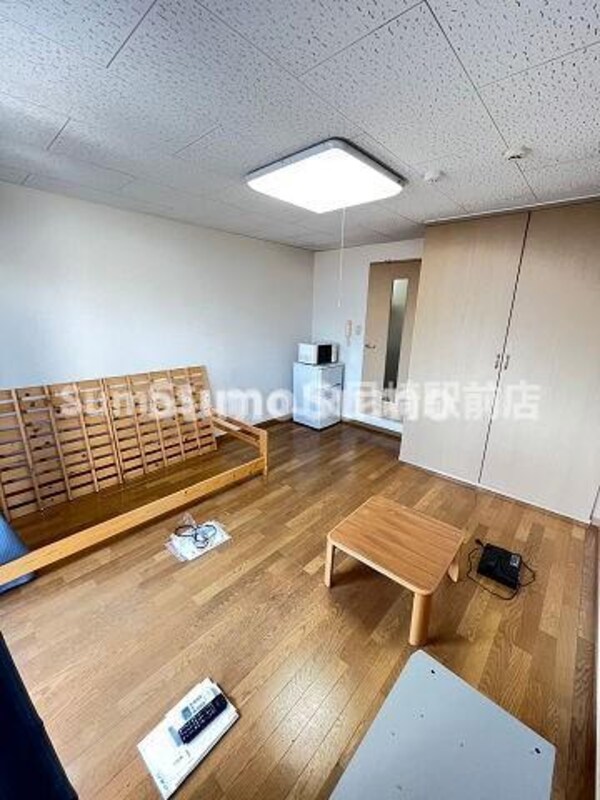 寝室(落ち着いた色調の寝室です)