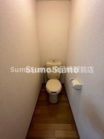 物件内観写真11　(落ち着いた色調のトイレです)