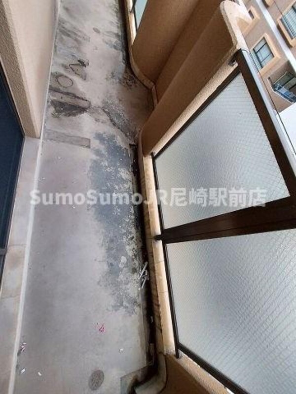 バルコニー(暖かな日差しのふりそそぐバルコニー)