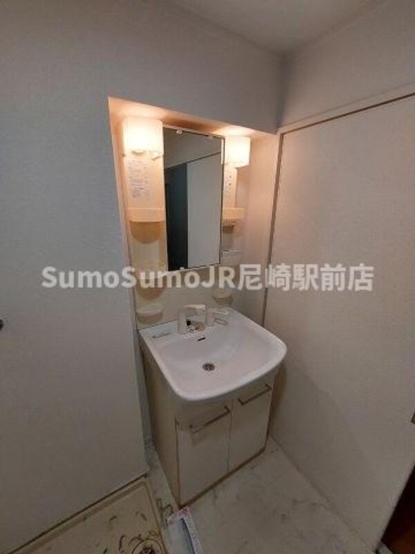 独立洗面台(独立洗面台で身支度をすべて済ませてしまいましょう)