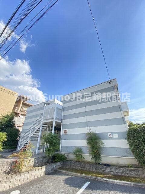 物件外観写真1　(落ち着いた雰囲気の外観です)