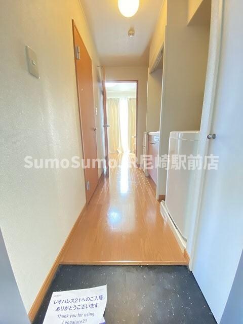 物件内観写真4　(収納もある玄関です)