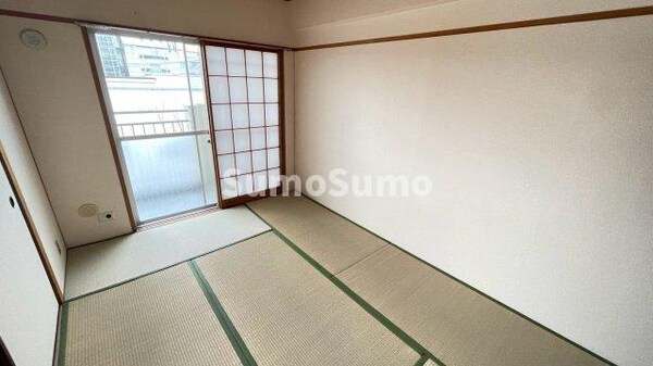 和室(来客時にも便利な和室付き)