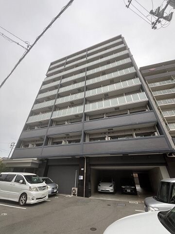 物件外観写真1　(落ち着いた雰囲気の外観です)