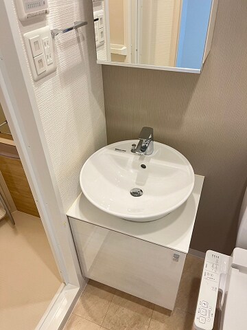 物件内観写真21　(独立洗面台で身支度をすべて済ませてしまいましょう)