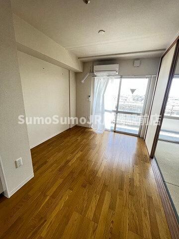 物件内観写真4　(こちらの居間で趣味の時間をお楽しみください)