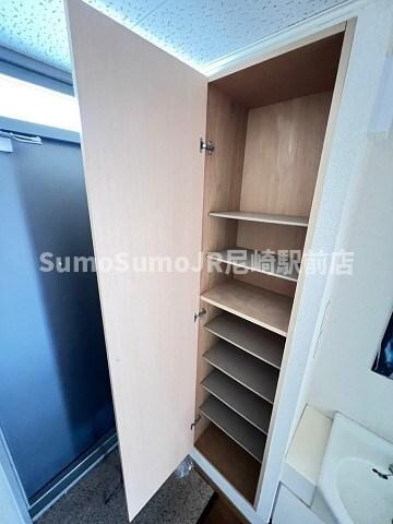 物件内観写真16　(たっぷりとした収納スペースです)