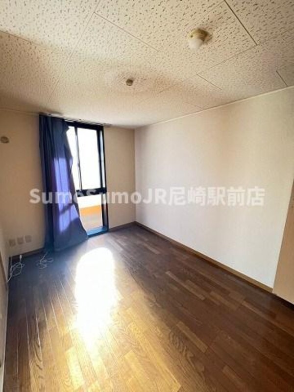 居室(使いやすい居間です)