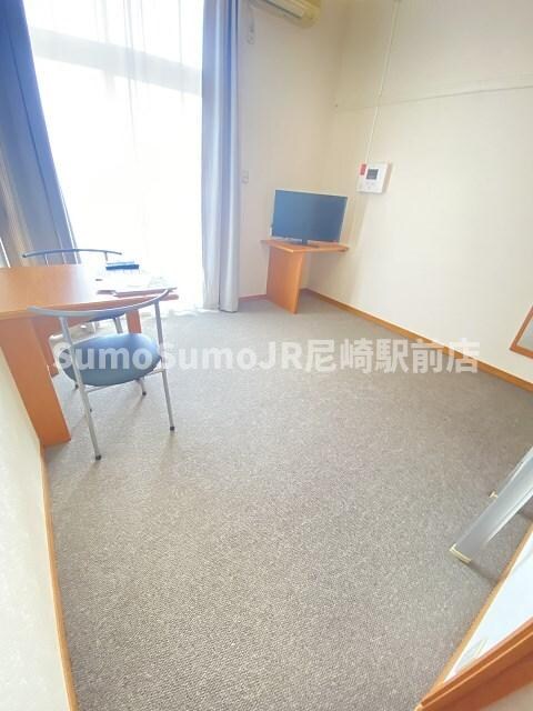 物件内観写真4　(リビングです)