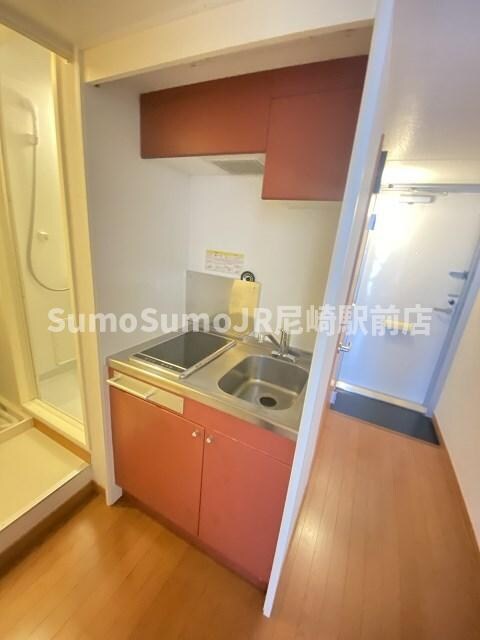 物件内観写真5　(コンパクトなキッチンで掃除もラクラク)