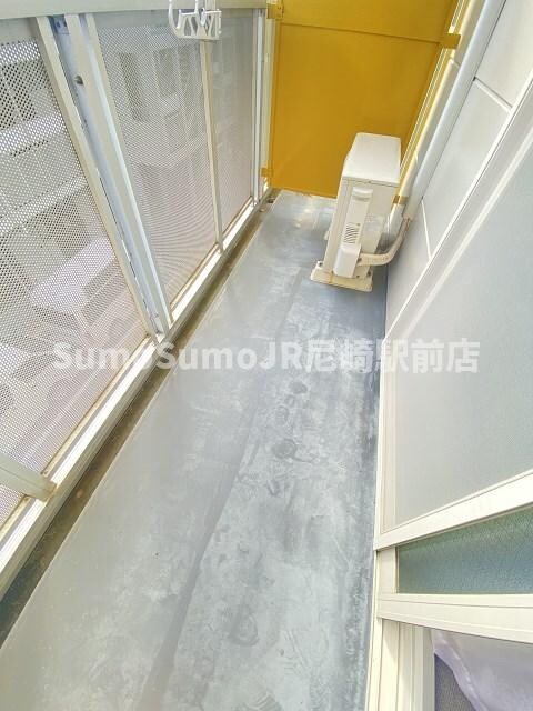 物件内観写真8　(開放的で明るい空間を演出してくれるバルコニーです)