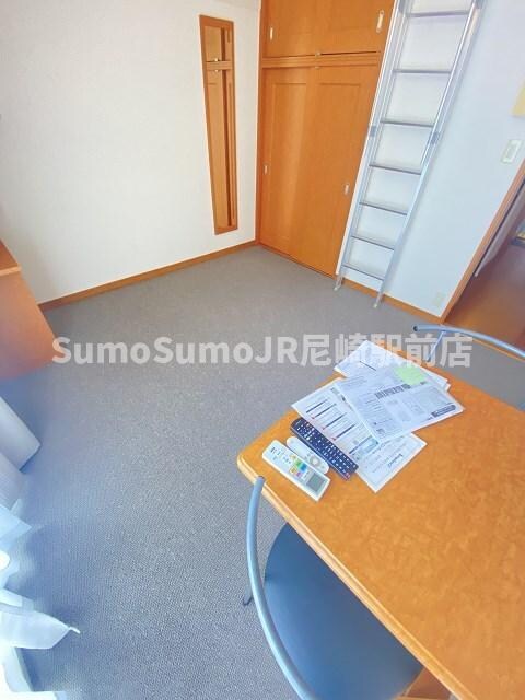 物件内観写真14　(おしゃれな居間です)