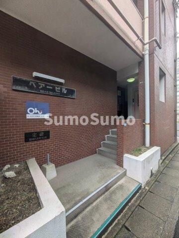 物件外観写真3　(清潔なエントランスです)