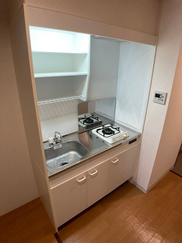 物件内観写真6　(コンパクトなキッチンで掃除もラクラク)