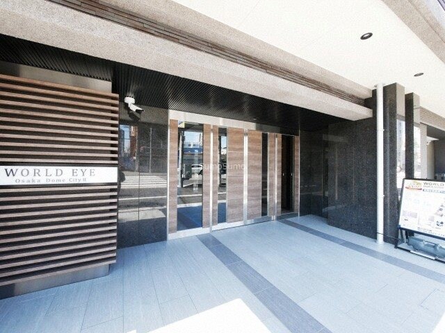 物件外観写真2　(清潔なエントランスです)