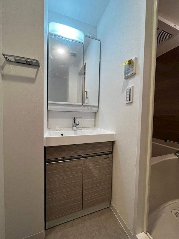 物件内観写真10　(スペースが確保できる洗面所です)