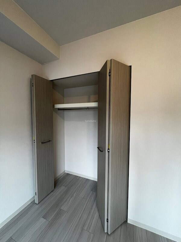 物件内観写真12　(小物を収納するのに便利です)