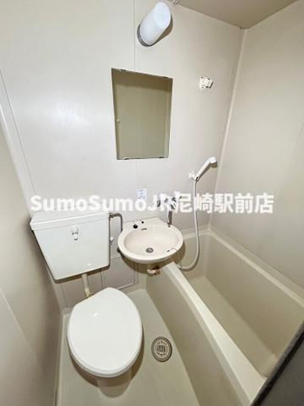 トイレ(落ち着いた色調のトイレです)