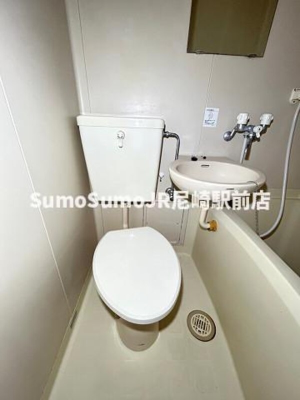 トイレ(落ち着いた色調のトイレです)