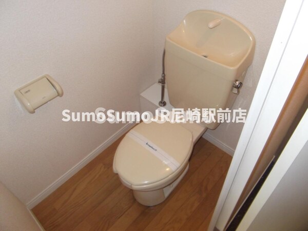 トイレ(落ち着いた色調のトイレです)