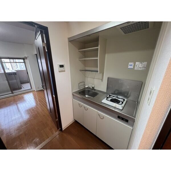 物件内観写真5　(ゆったりとした居間です)