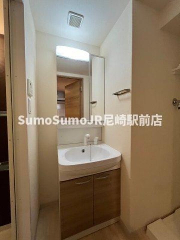 独立洗面台(独立洗面台、朝の身支度には欠かせません)