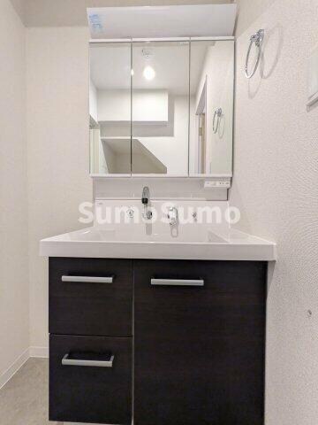 物件内観写真8　(コンパクトで使いやすい洗面所)