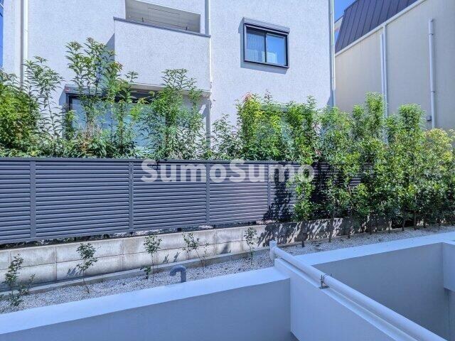 物件内観写真12　(バルコニーがあります)