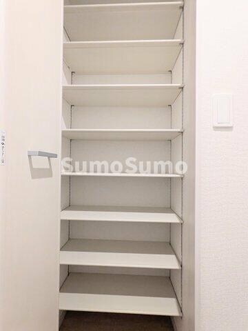 物件内観写真21　(収納スペース豊富です)