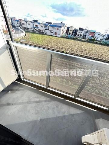 物件内観写真10　(暖かな日差しのふりそそぐバルコニー)