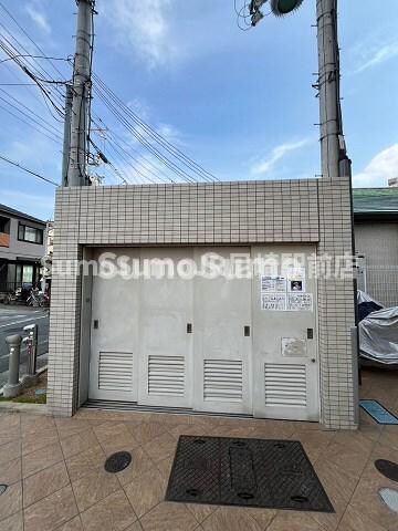 物件外観写真2　(外観は落ち着いています)