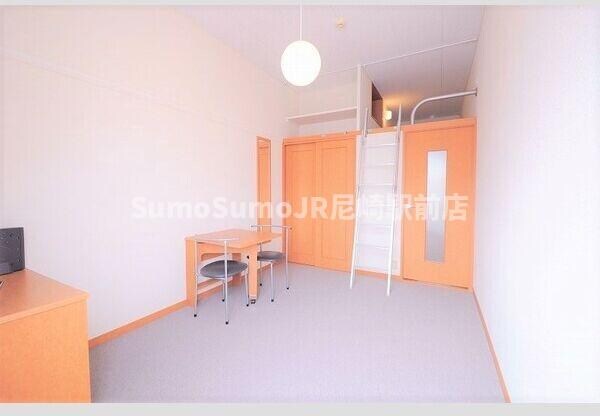 物件内観写真3　(ゆったり過ごせる居間です)