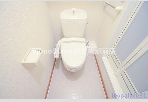 トイレ(コンパクトで使いやすいトイレです)