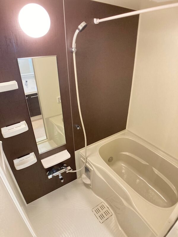 物件内観写真8　(落ち着いた空間のお風呂です)