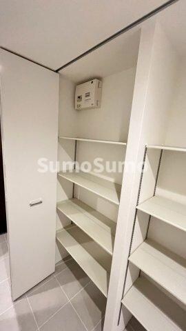 物件内観写真6　(便利な収納スペースです)