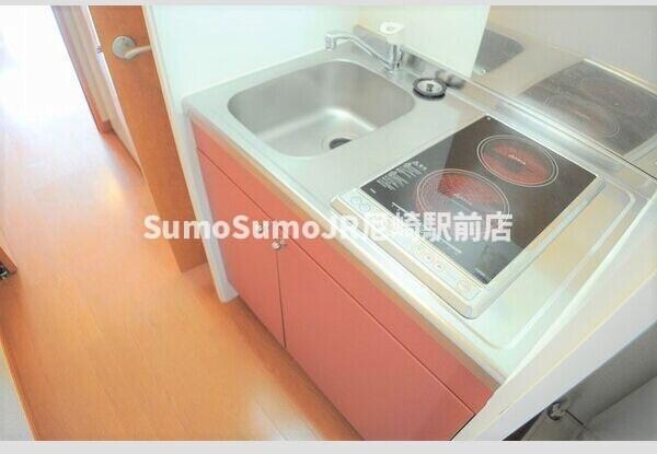 物件内観写真4　(コンパクトなキッチンで掃除もラクラク)