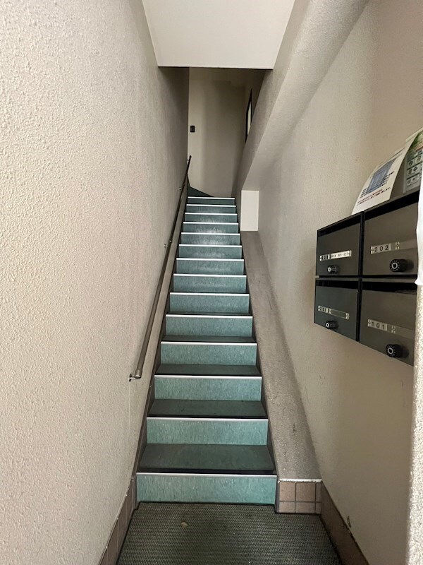 物件外観写真4　(清潔なロビーです)