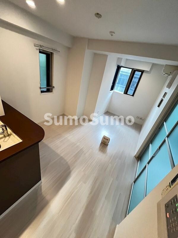 居室(こちらの居間で趣味の時間をお楽しみください)