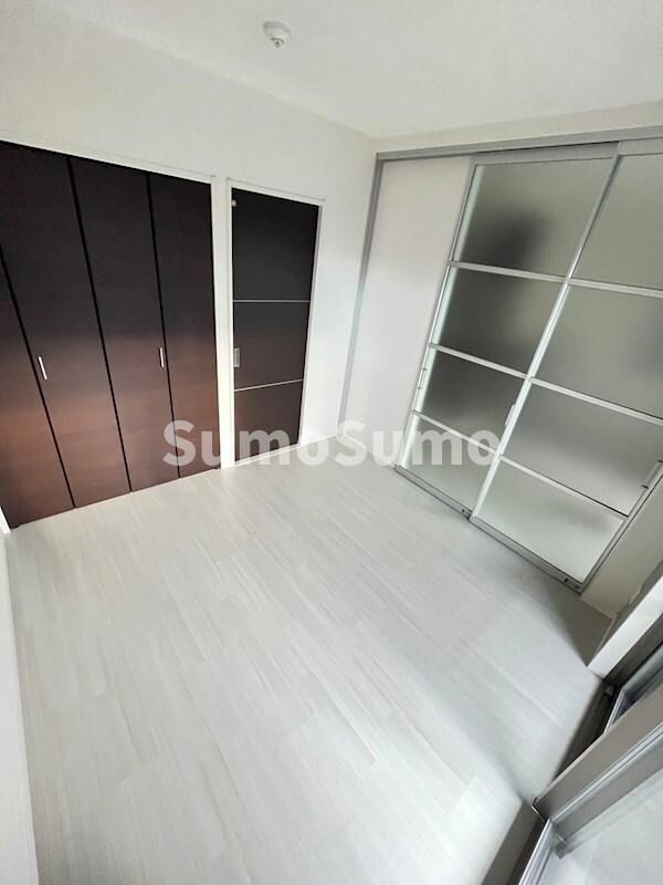 寝室(落ち着いて過ごせるお部屋なので、寝室にいかがでしょうか)