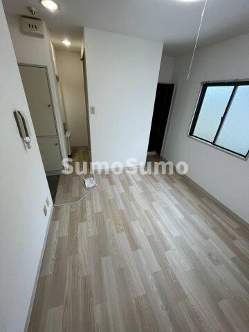 物件内観写真5　(ゆったり過ごせる居間です)