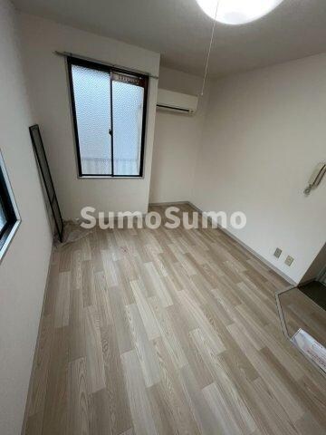 物件内観写真9　(開放的な寝室です)