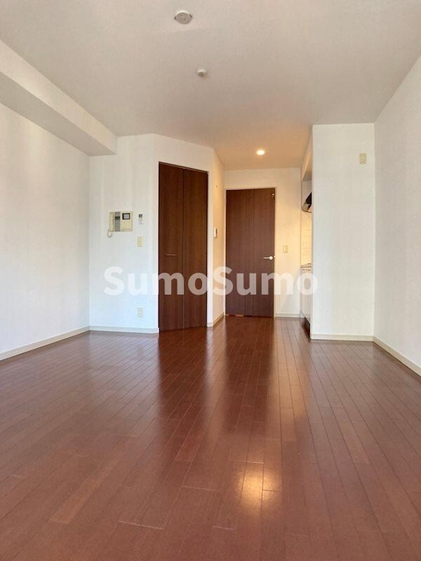 物件内観写真5　(こちらのリビングで趣味の時間をお楽しみください)