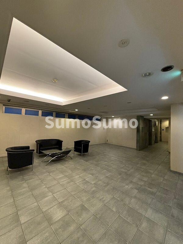 物件外観写真3　(ゆとりのあるロビーです)