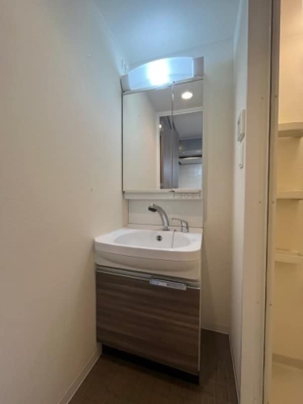 洗面・脱衣所(明るい洗面所です)